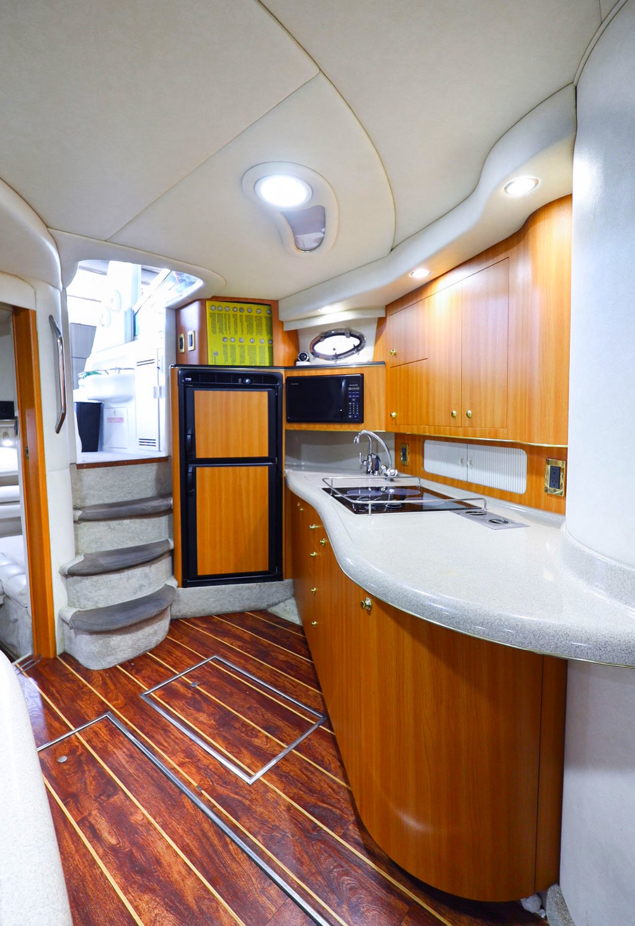 3 yacht.BFBCFF12-F461-4391-9D1F-6D48F7B8A0B9
